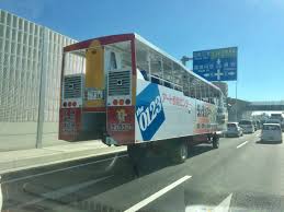 ジョウ On Twitter 外環道の側道357外回り市川付近で発見 バス 水陸両用車 アート引越しセンター ダックツアー 宇都宮 白の2ナンバー なんだコレ