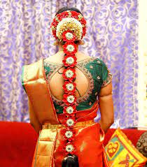 A silk saree, bridal makeup, mehandi, jewelry and a flaunting floral hairstyle is all that makes the bride look. South Indian Bridal Hairstyle With Flowers For Wedding Glamour