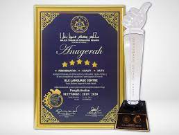 Pemenang anugerah perkhidmatan perdagangan forex. Awarded The Anugerah Pilihan Pengguna Mtpn 2019 2020 Awards Business Klc English Language Centre