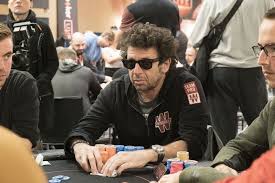 Bruel burger bientôt dans tous les quick. Poker Face Une Photo De Patrick Bruel Devient Un Meme Sur Twitter
