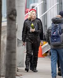 По одноимённому роману уильяма линзи грэшема. Cate Blanchett Fan Cate Blanchett Com Nightmare Alley First Pics From The Set Cate Blanchett Fan Cate Blanchett Com