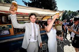 Wij zoeken het voor je uit en verzamelen er leuke foto's en informatie van. In Beeld Veel Volk Voor Huwelijk Van Wout Van Aert En Vrien Herentals Gazet Van Antwerpen Mobile