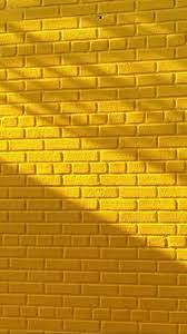 Aqui encontraras cosas asiaticas lindas,tanto como todas las cosas aesthetic. Y E L L O W B R I C K Yellow Wallpaper Colorful Wallpaper Yellow Aesthetic