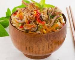 Recette De Nouilles Legeres Aux Fruits De Mer Coco Et Curry Recette Recette De Nouille Fruits De Mer Nouilles