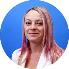 Jackie Pearce's Instagram, Twitter & Facebook