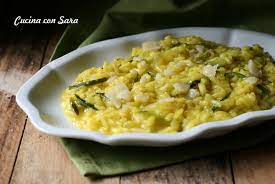 Le gustose e leggere varianti vegetariane con zucca, radicchio, zucchine, carciofi o spinaci, contrapposte a quelle con salsiccia, radicchio e speck o quelle a base di salmone, zucchine e gamberetti o frutti di mare. Risotto Alle Zucchine E Zafferano Ricetta