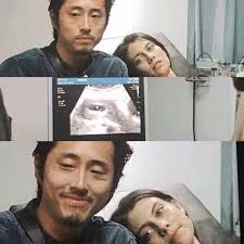 Glenn Steven Yeun And Maggie Lauren Cohan See Their Baby For The First Time Walking Dead Show Amc Walking Dead The Walking Dead