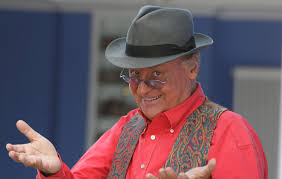 He became a member of the new jersey state bar in 1985 and a named partner in the predecessor firm of forster & arbore only 4 years thereafter. Renzo Arbore E Il Grande Amore Per Napoli Ap Magazine