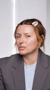 The icon, the legend, the KATIE JANE HUGHES. Not only do we get to learn  about her very own techniques as a celebrity makeup artist, we get to watch  how she would do a soft grunge glam