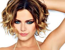 Ask A Hairstylist The Best Haircuts For Fine Naturally Curly Hair The Skincare Edit Curly Hair Styles Naturally Fine Curly Hair Curly Hair Styles