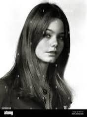 Il turno di Alison! Pensi che Sasha Pieterse assomigli a Jade Pettyjohn? :  r/PrettyLittleLiars