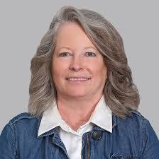 Ellen Platt's Instagram, Twitter & Facebook