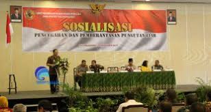 Obat penenang merupakan sejenis analgesik yang memberikan efek ketenangan (depresan) bagi penggunanya. Andy Laman 7 Kabupaten Tulungagung