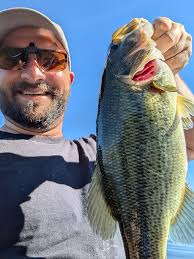 Awesome day out with Andrew Fish few good bass my biggest today was 5lb  #kayakfishing