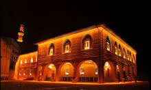 Teravih namazı yatsı namazından sonra kılınan bir namazdır vitir namazı ramazan ayında teravih kıldıktan sonra kılınır. Yatsi Namazi Nasil Kilinir Yatsi Namazi Kac Rekattir Yatsi Namazi Kilinisi