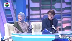 Rey mbayang rupanya tak hanya pandai dalam bernyayi, dirinya juga telah merilis sebuah novel berjudul tentang setelahnya. Heboh Lesti Kejora Baper Sampai Pingsan Gegara Dinyanyiin Rizky Billar Minews Id