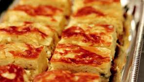 19  better source needed  sheets of dough are boiled briefly in large pans, then a mixture of feta cheese and parsley (or in an alternative recipe minced meat, onions, tomato sauce) and oil is scattered between the layers. Su Boregi Tarifi Borekler Corekler Ve Pogacalar Sofra