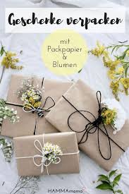 Anleitung Geschenke Kreativ Verpacken Mit Packpapier Und Blumen Geschenke Verpacken Mit Blumen Blumen Geschenk Geschenke