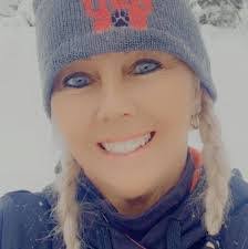 Shelley Dowd's Instagram, Twitter & Facebook