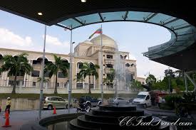 Setiap pemohon harus mencapai usia 13 tahun dan ke atas serta telah menjadi pemegang pasport yang sah. How To Renew Your Malaysian Passport In 1 5 Hours