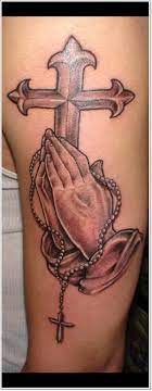 65 bilder betende hände tattoos designs bedeutungen weg. Top 25 Praying Hands Tattoos For The Faithful Betende Hande Tattoo Hand Tattoos Kreuz Tattoo
