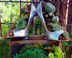 Every day can be a garden party thanks to these fun, fresh backyard decorating ideas. Ideas Garden With Ancient Treasures And Home Decorative Items For Flea Market Interior Design Ideas Ofdesign