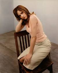 Zooey Deschanel - Free pics, galleries & more at Babepedia