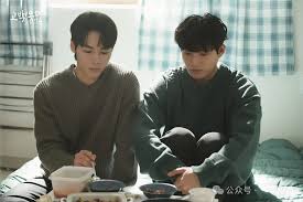 韩剧无法告白##无法告白# Roommates / Boys Be Brave / 고백을못하고更至第八集大结局韩剧，更新至EP08完结。主cp，时间交错的相互喜欢，契约恋爱，一个月，重新喜欢我好不好。结局HE，最后亲亲啦！我喜欢的副cp还是没有在一起，但是攻让受等他，等他变成更好的人，两人再  ...