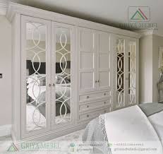 Atau dengan menggunakan kayu mahoni cat. Lemari Pakaian Full Dinding Modern Putih Griya Mebel