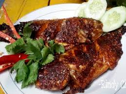 Bakar ikan sambil sesekali dioles dengan bumbu sampai matang. Nikmatnya Ikan Bakar Pedas Manis Yang Bisa Kita Buat Di Rumah Indozone Id