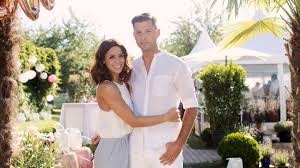 Vanessa marija else ferber (née mandekić, born 2 may 1992), known professionally as vanessa mai, is a german singer.she was first known as a member of schlager band wolkenfrei and later began working as a solo artist following the band's split. Vanessa Mai Feiert Hochzeit Nach Andrea Berg Spielt Partyplaner Stern De