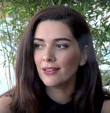 Bergüzar gökçe korel ergenç was born on 27 august 1982 in istanbul, turkey. Berguzar Korel Husband Son Age Height Biography Wiki Net Worth