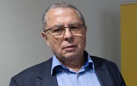 Żurek wchodzi na Facebook. Opowiada o "autorytaryzmie" i... próbuje  dowcipkować. "Żurek nie jest zupą pomidorową"  https://wpolityce.pl/polityka/742416-zurek-na-facebooku-opowiada-o-autorytaryzmie-i-zupie