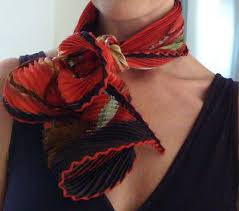 Maitai S Picture Book How To For A Plisse Flower Knot How To Wear Scarves Square Silk Scarf How To Wear A Scarf
