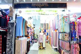 Ia terletak di pudu, di tengah kuala lumpur, beberapa minit dari segitiga emas di kawasan fesyen jalan kenanga. Muslimah Tampak Chantikbergaya Dengan Berbelanja Di Kwc Fashion Wholesale Klik Mstar