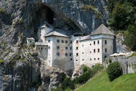 How To Day Trip To Skocjan Caves And Predjama Castle In Slovenia Burg Felsen Slowenien