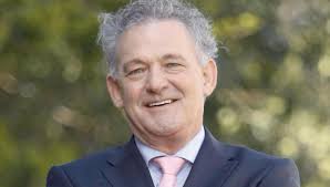Peter Casey writes to councillors seeking presidential nomination