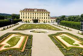 Mit 2,7 millionen besuchern hat das schloss schönbrunn im vorjahr einen rekord erzielt. Die Top 10 Aktivitaten Nahe Schloss Schonbrunn Wien Tripadvisor