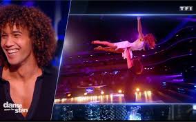 A noter la présence de dorothée venue apporter son soutien à elsa esnoult. Video Danse Avec Les Stars Un Porte Mythique Et Caroline Receveur Eliminee Le Parisien