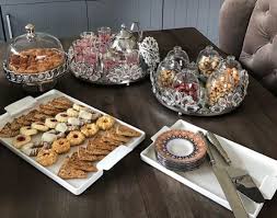 * دعيني أصب لك الشاي، أنت خرافية الحسن هذا الصباح، وصوتك نقشٌ جميلٌ على ثوب مراكشيه وعقدك يلعب كالطفل تحت المرايا. ÙØ·ÙŠØ±Ø© Ø§Ù„Ø¨Ø±ÙŠÙˆØ´ Ù‡Ø´Ø© ÙƒØ§Ù„Ù‚Ø·Ù† Ù„Ø§Ù„Ø© Lalla