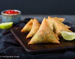 Add in onions and 2 tbsp of oil in a pan and fry the onions until golden brown. Ndengu Samosa Green Grams Samosa Pika Chakula