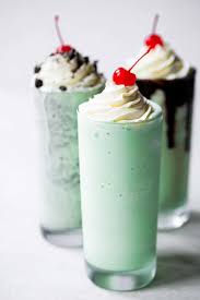 Recette Maison De Shamrock Shake Pour La Saint Patrick Glace Menthe Chocolat Milk Shake Chocolat Sirop De Chocolat