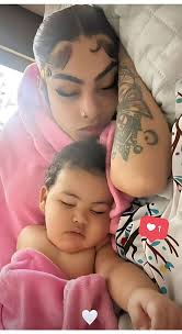 Feliz cumpleaños a una madre maravillosa, que este día esté lleno de mucho  amor y felicidad junto a su hermosa hija Cattleya 🥹🩷🌸