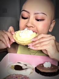 Vicky Comer's Instagram, Twitter & Facebook