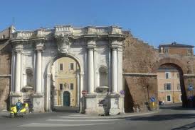 La proprietà, particolarmente luminosa grazie alla sua esposizione a sud, si presenta in discreto stato. Porta Portese Lo Shopping Economico Che E Diventato Un Mito A Roma Il Blog Di Advisato