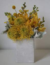 Pin By Petal Design On Modern Fresh Flowers Arrangements Flower Arrangements Center Pieces Floral Arrangements