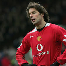 Dört gün sonra bir basın toplantısında açıklanacaktı, ancak bu. Manchester United Legend Ruud Van Nistelrooy Reveals The Toughest Defence He Ever Played Against Mirror Online