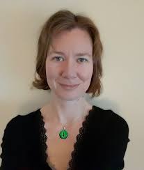 Fantasyförfattaren Veronica Olsson skriver läskiga historier som utspelar  sig på landsbygden