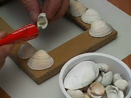 Das denken kann man nicht einseitig erklären, sondern man muss es von allen seinen materiellen bedingungen, ursachen und abhängigkeiten verstehen. Video Basteln Mit Muscheln Anleitung Fur Bilderrahmen