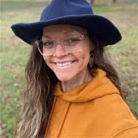 Cassandra Edmondson's Instagram, Twitter & Facebook